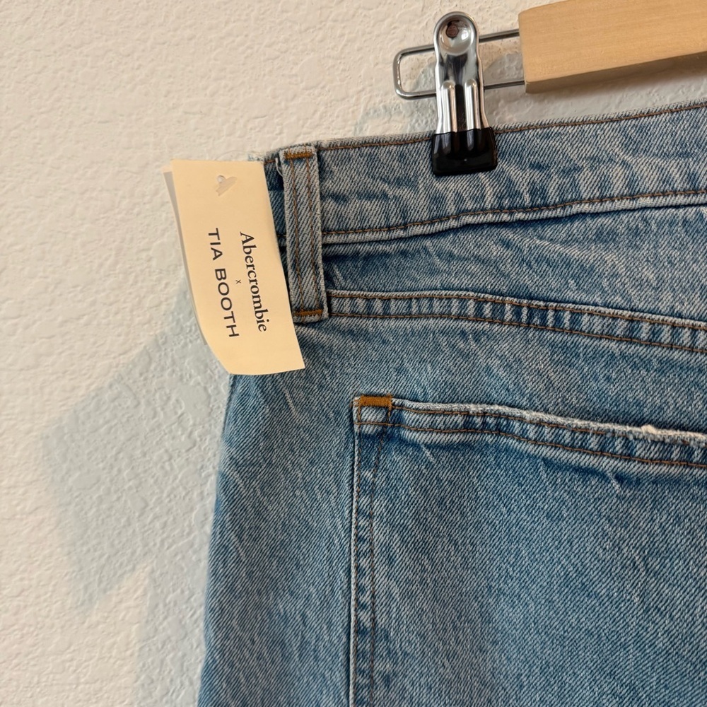 Abercrombie & Fitch- NWT 90’s Relaxed High Rise Jean- 32 Short - Picture 6 of 7